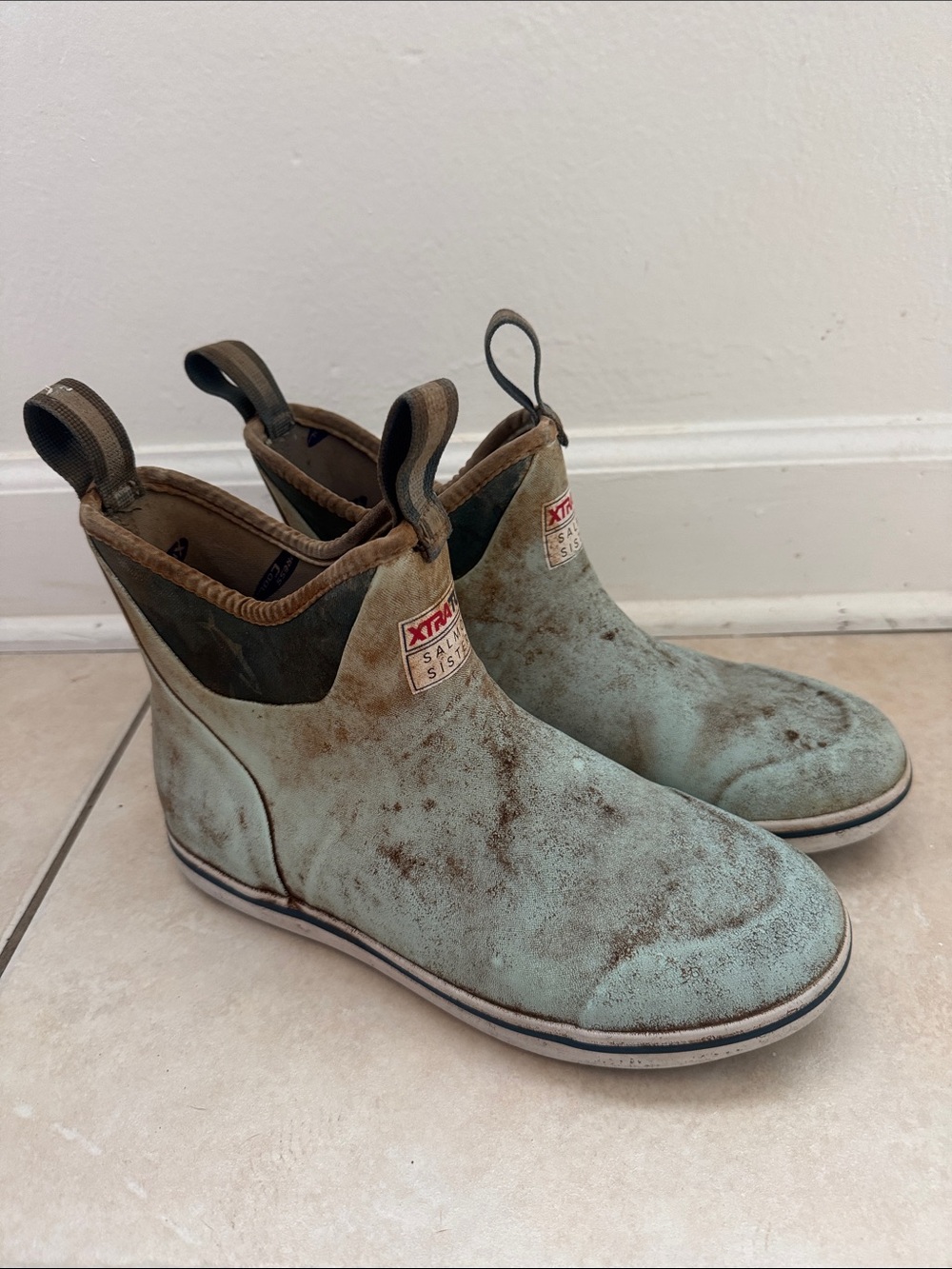 Xtratuf Salmon Sisters Women’s Deck Boots Size 8